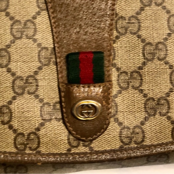 ON SALE!! Vintage Gucci Clutch - Picture 4 of 13